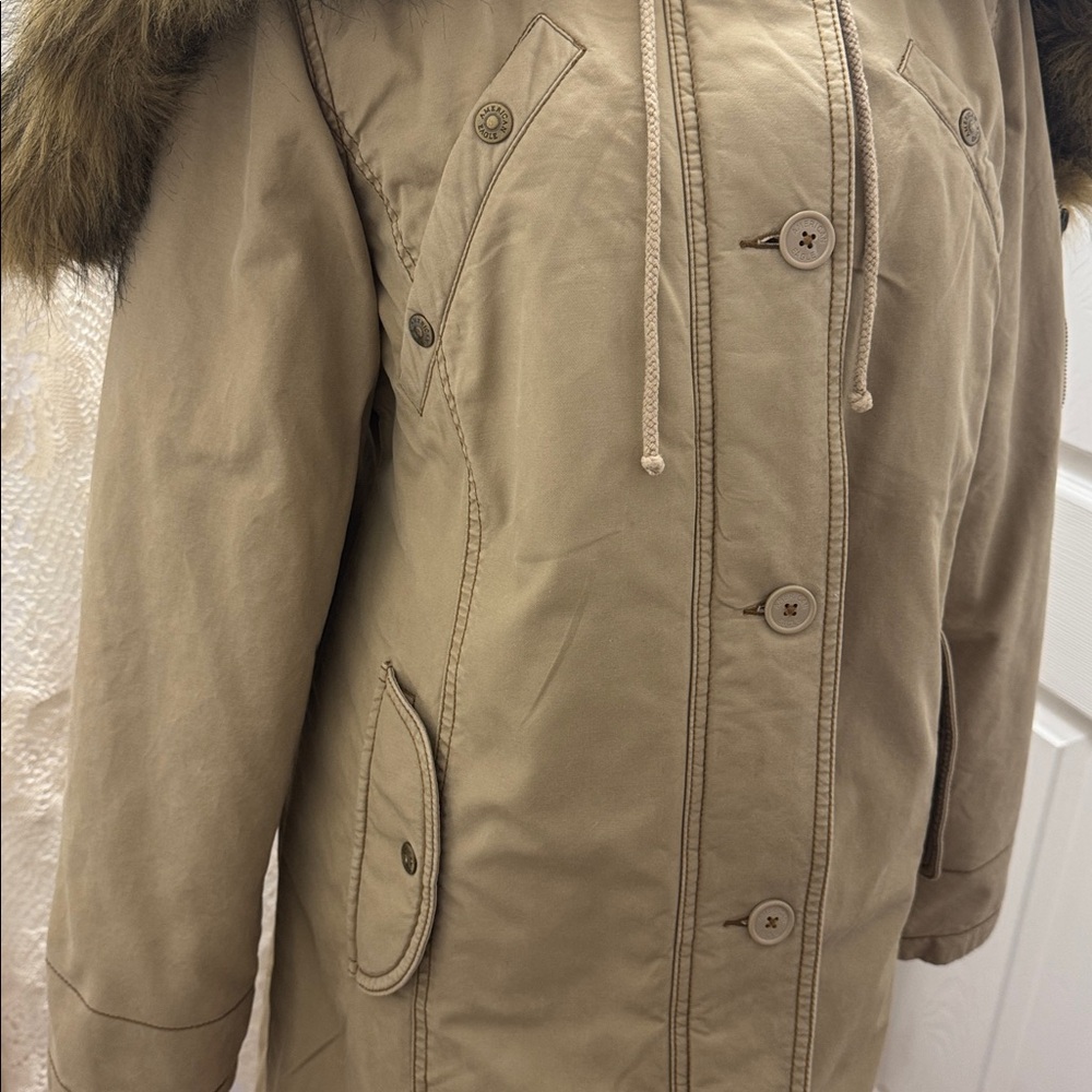 American Eagle Outfitters Women’s Tan Heavy Winter Coat with Faux Fur Hood - Picture 8 of 13